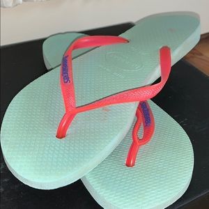 Lightly worn Havaianas teal flip flops